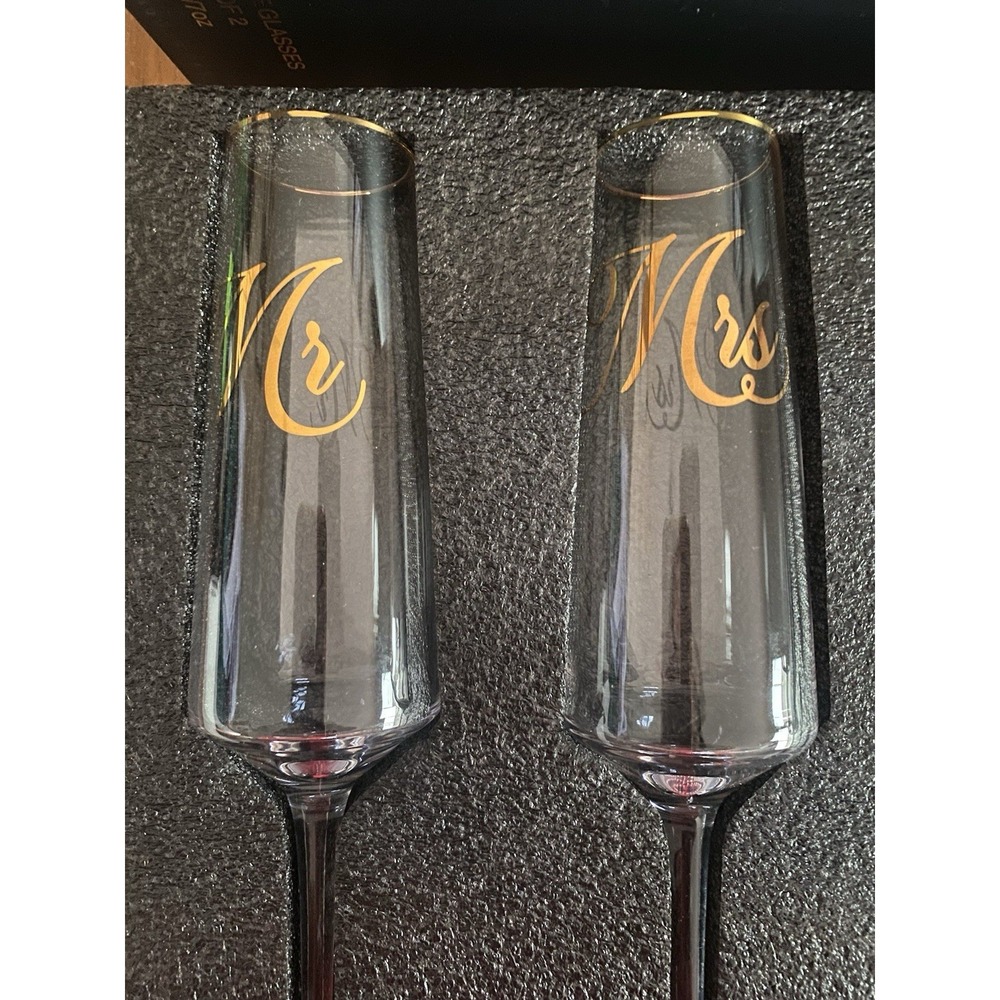 'Mr and Mrs' Champagne Toasting Flutes for Bride and Groom, Wedding Wine Glasses